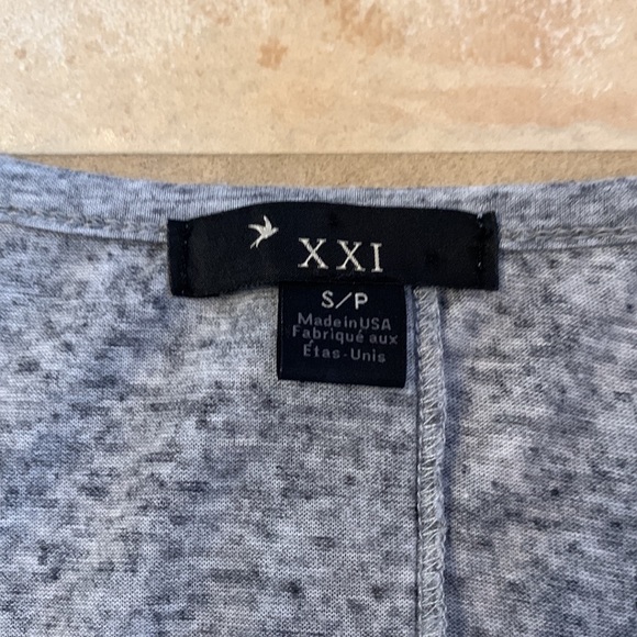 💕2 for $20 sale💕 Forever XXI Grey Buttoned Blouse - Picture 2 of 5